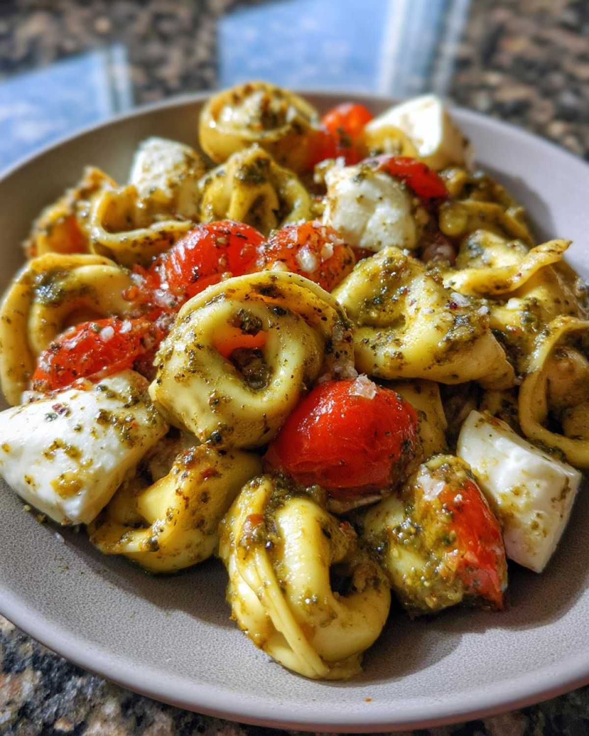 Crispy Blackstone Pesto Tortellini Cherry Tomato Mozzarella - detail 1