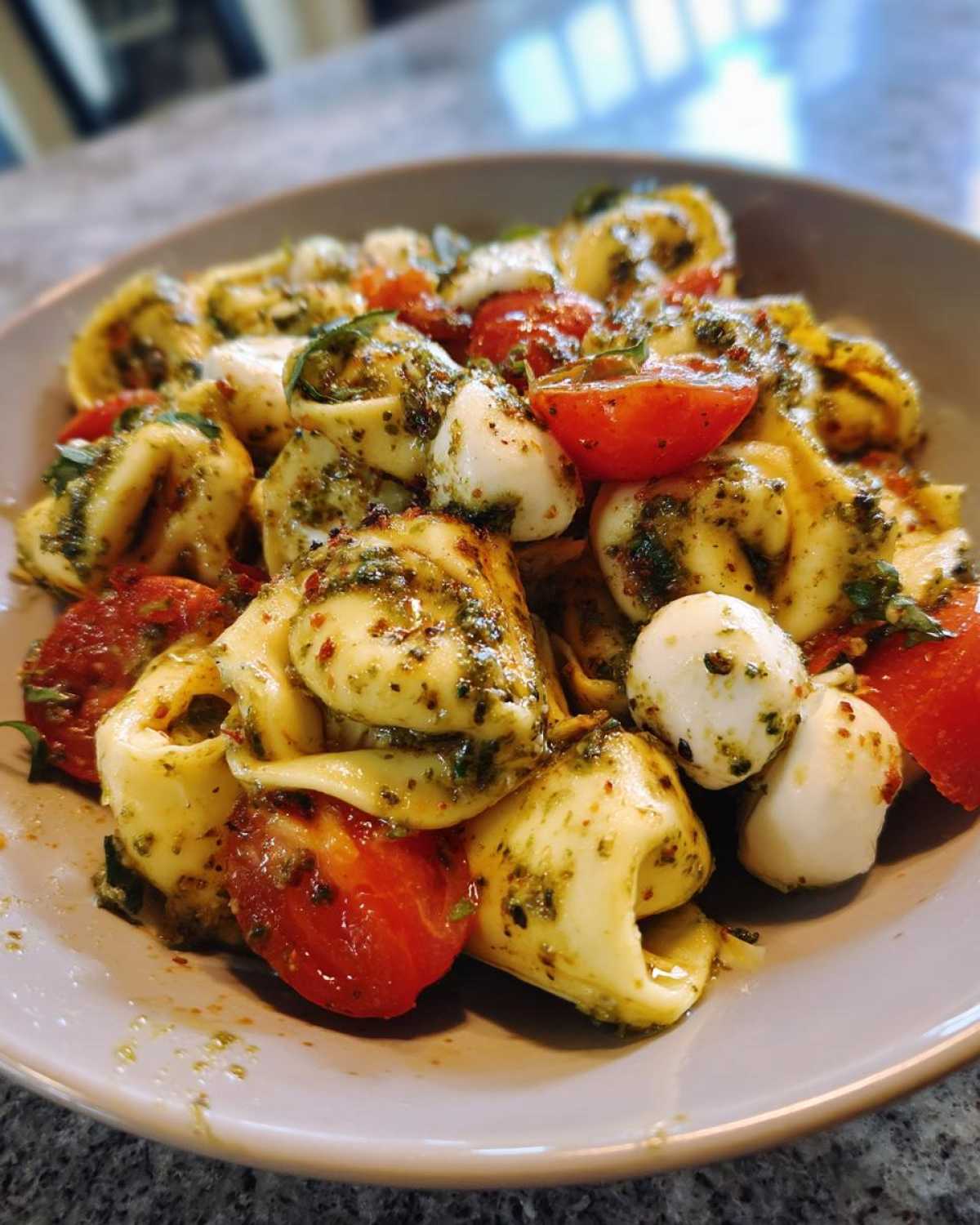 Crispy Blackstone Pesto Tortellini Cherry Tomato Mozzarella - detail 2