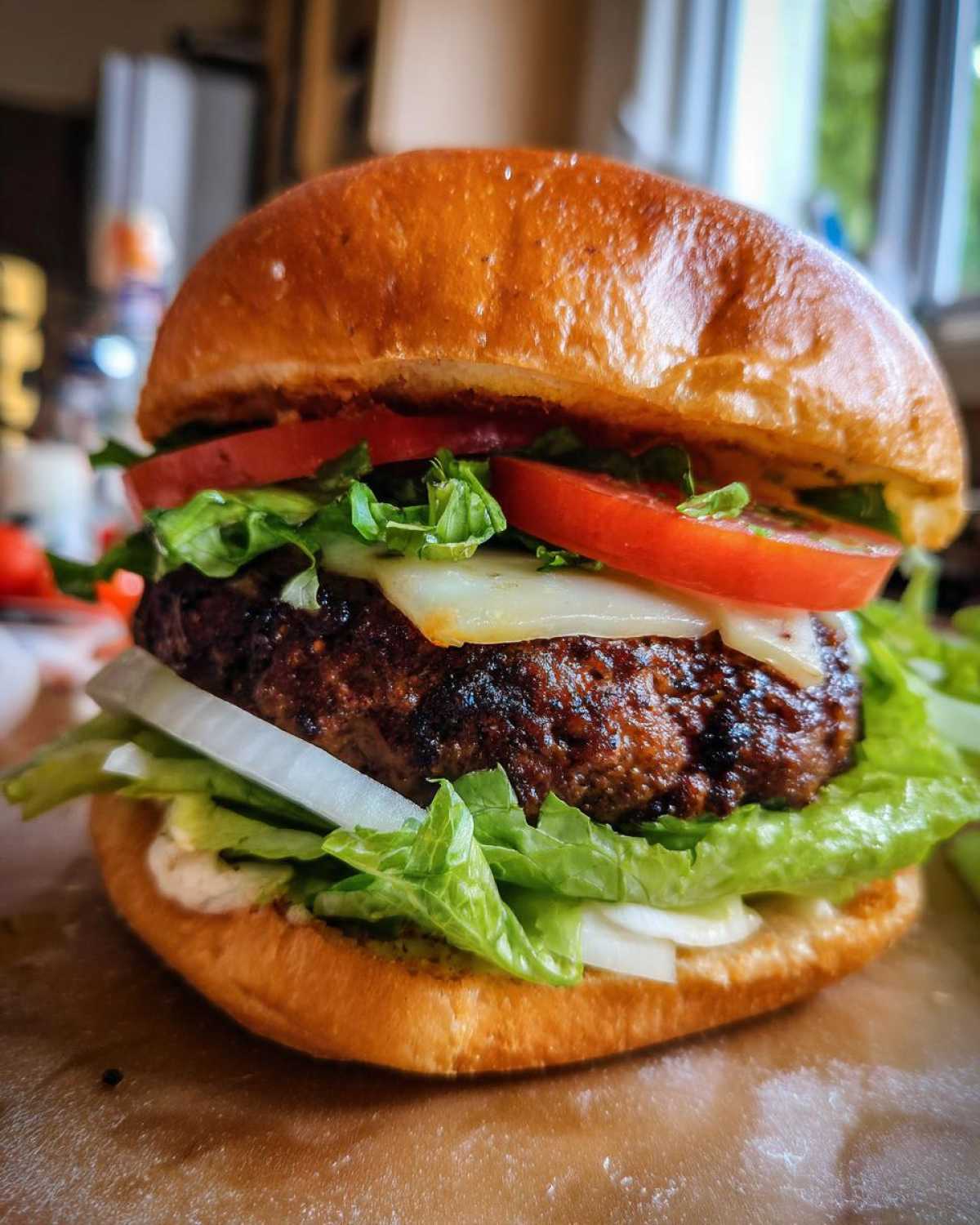 Delicious burger with fresh ingredients - detail 4