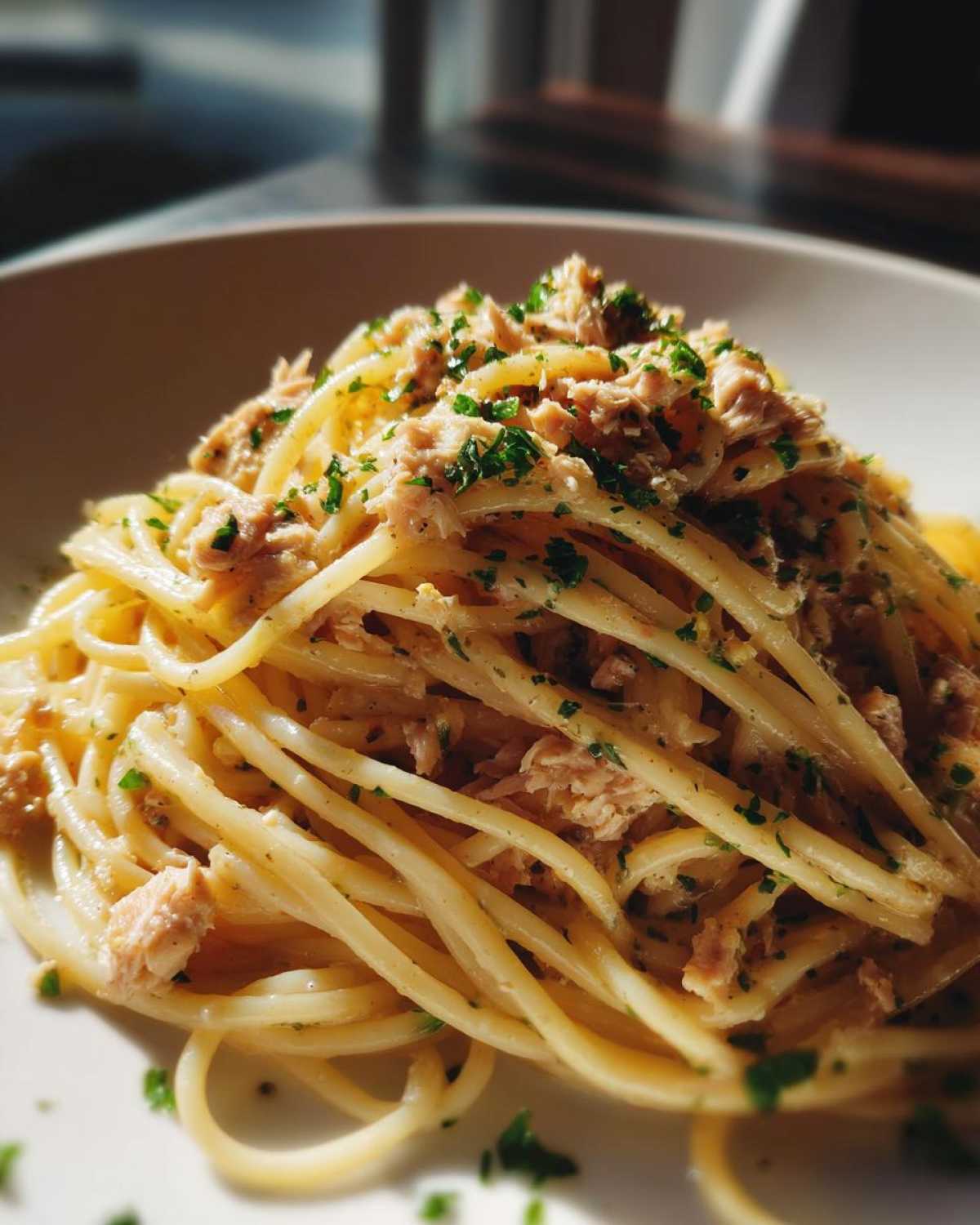 Lemon garlic tuna pasta - detail 1