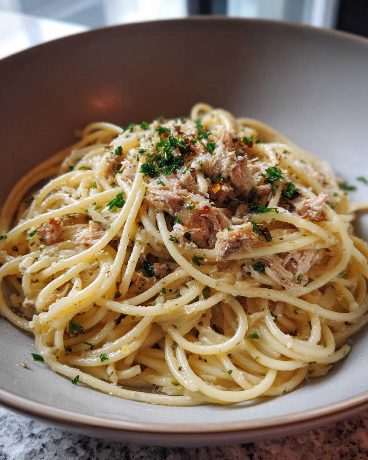 Lemon garlic tuna pasta - detail 3