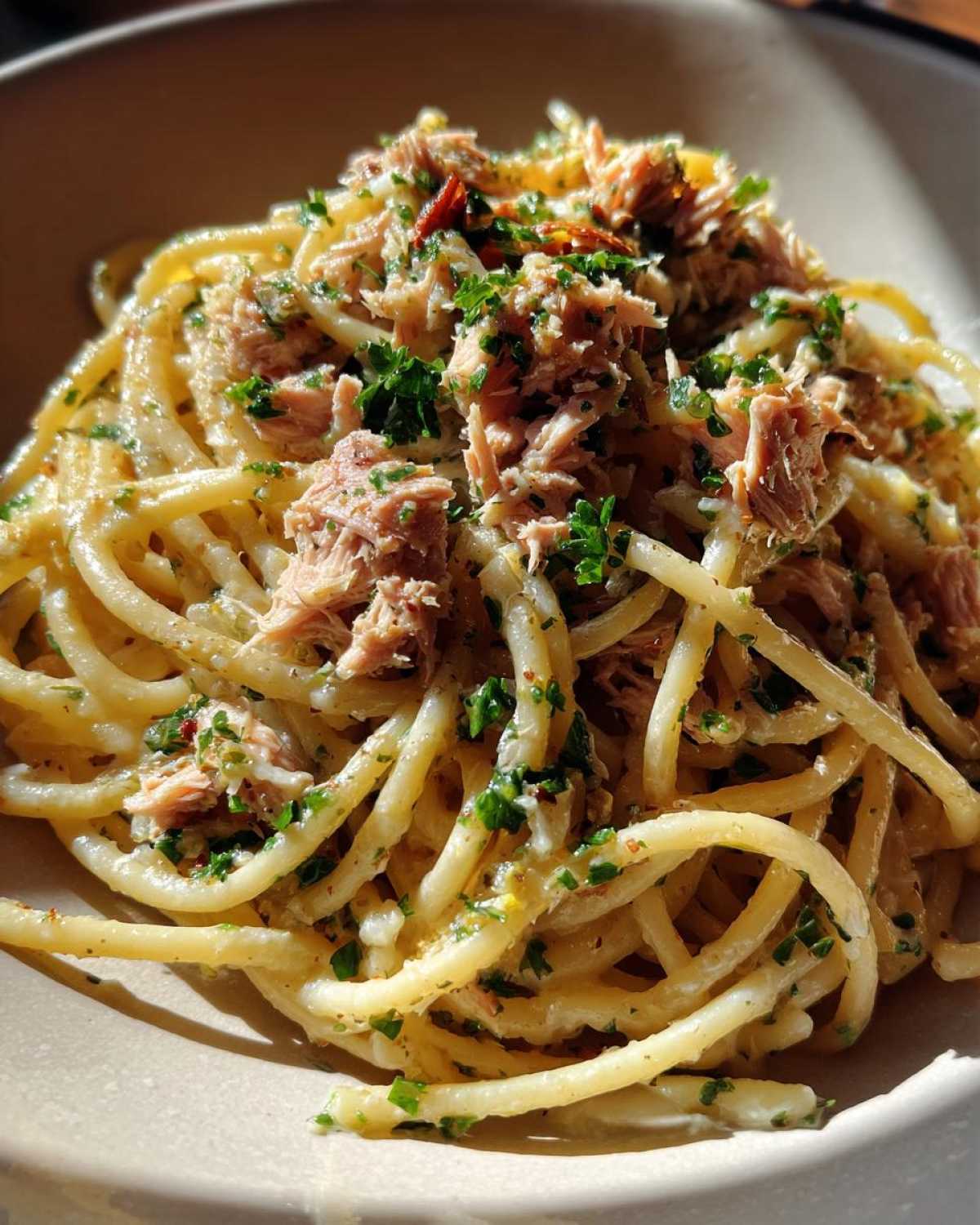 Lemon garlic tuna pasta - detail 4