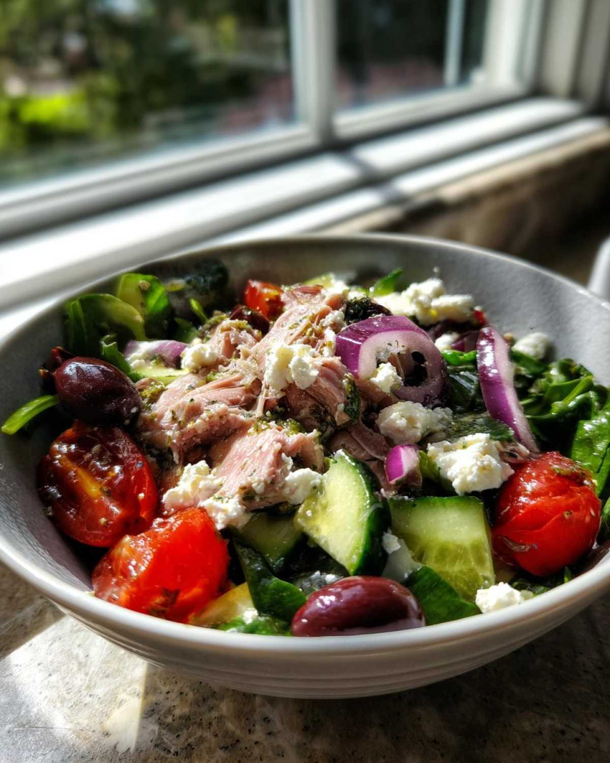 Mediterranean tuna bowl - detail 1