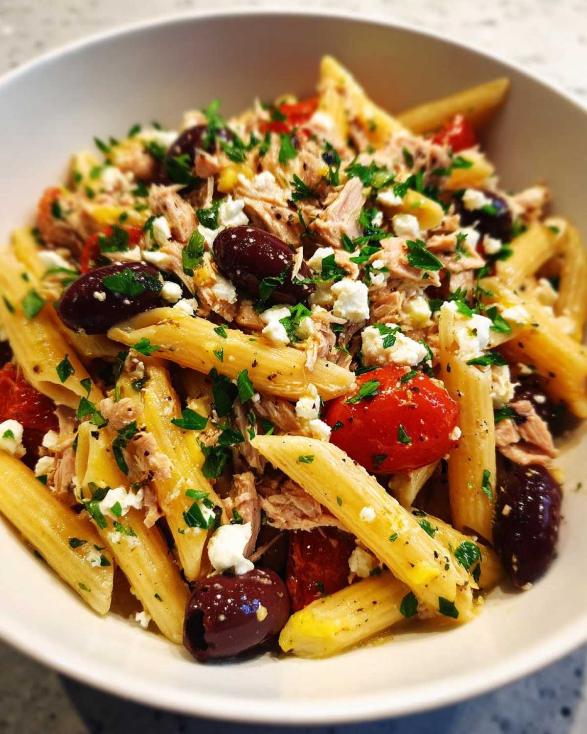 Mediterranean tuna pasta salad - detail 1