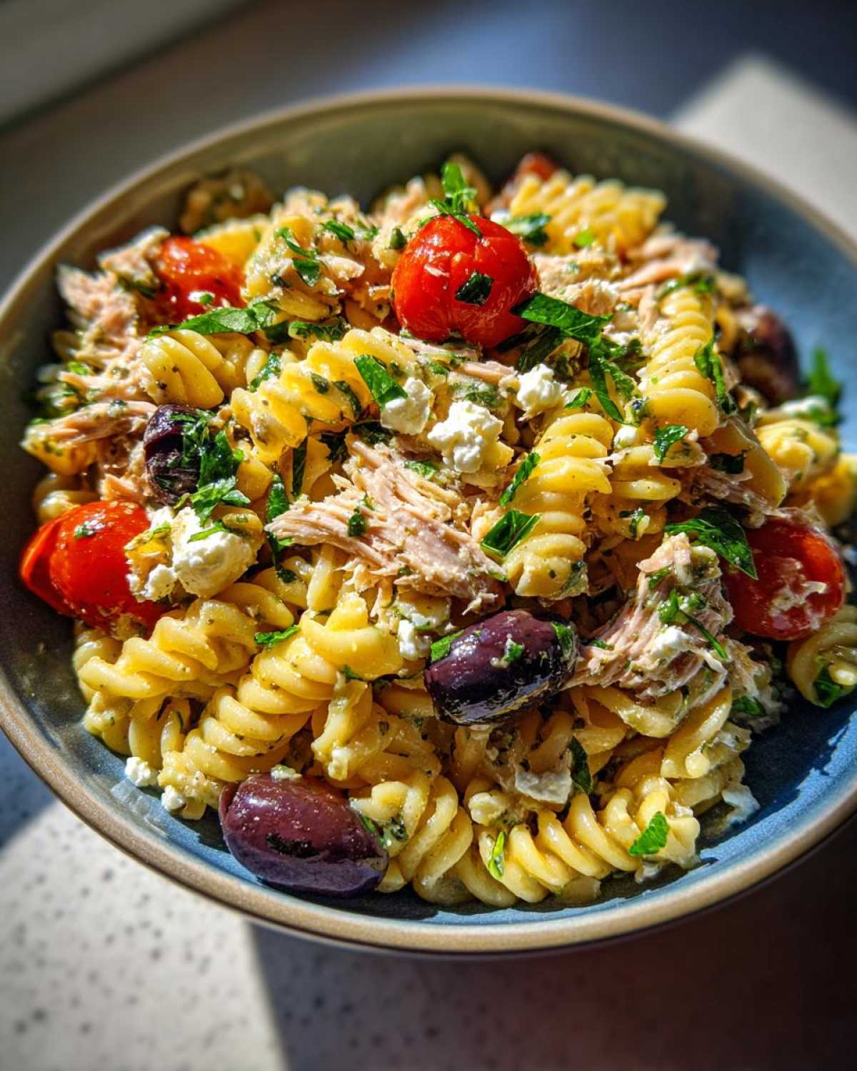Mediterranean tuna pasta salad - detail 3