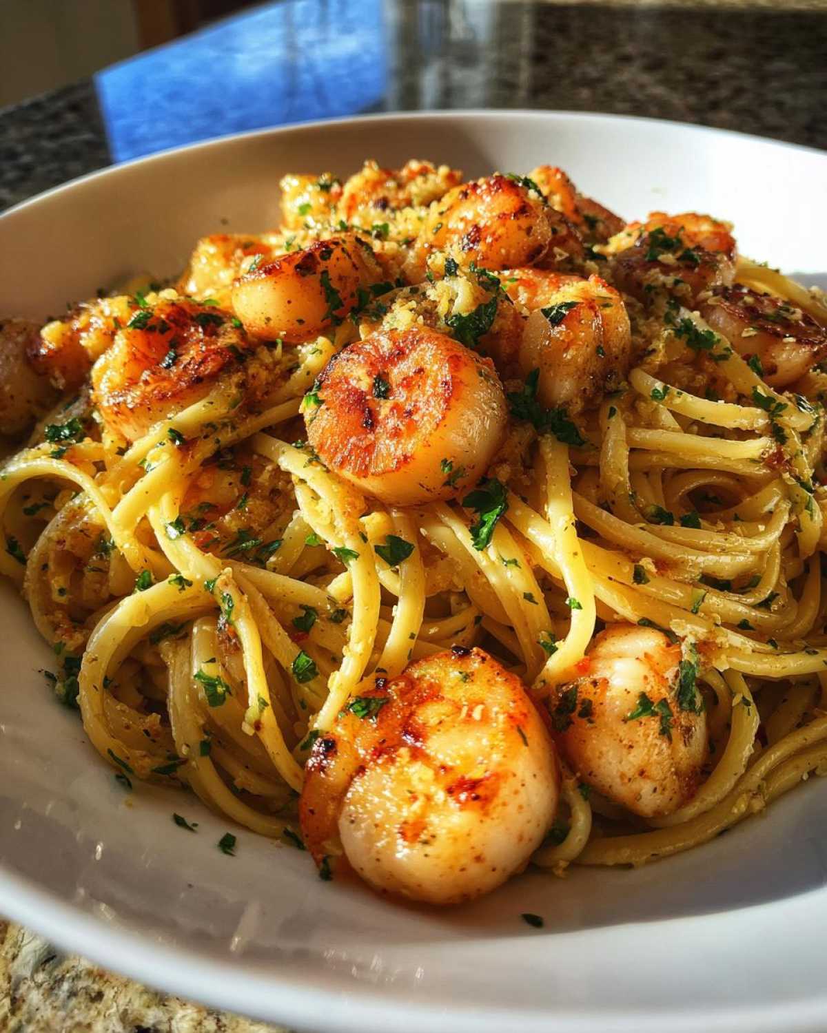 Shrimp and Scallop Pasta in Garlic Sauce - detail 2