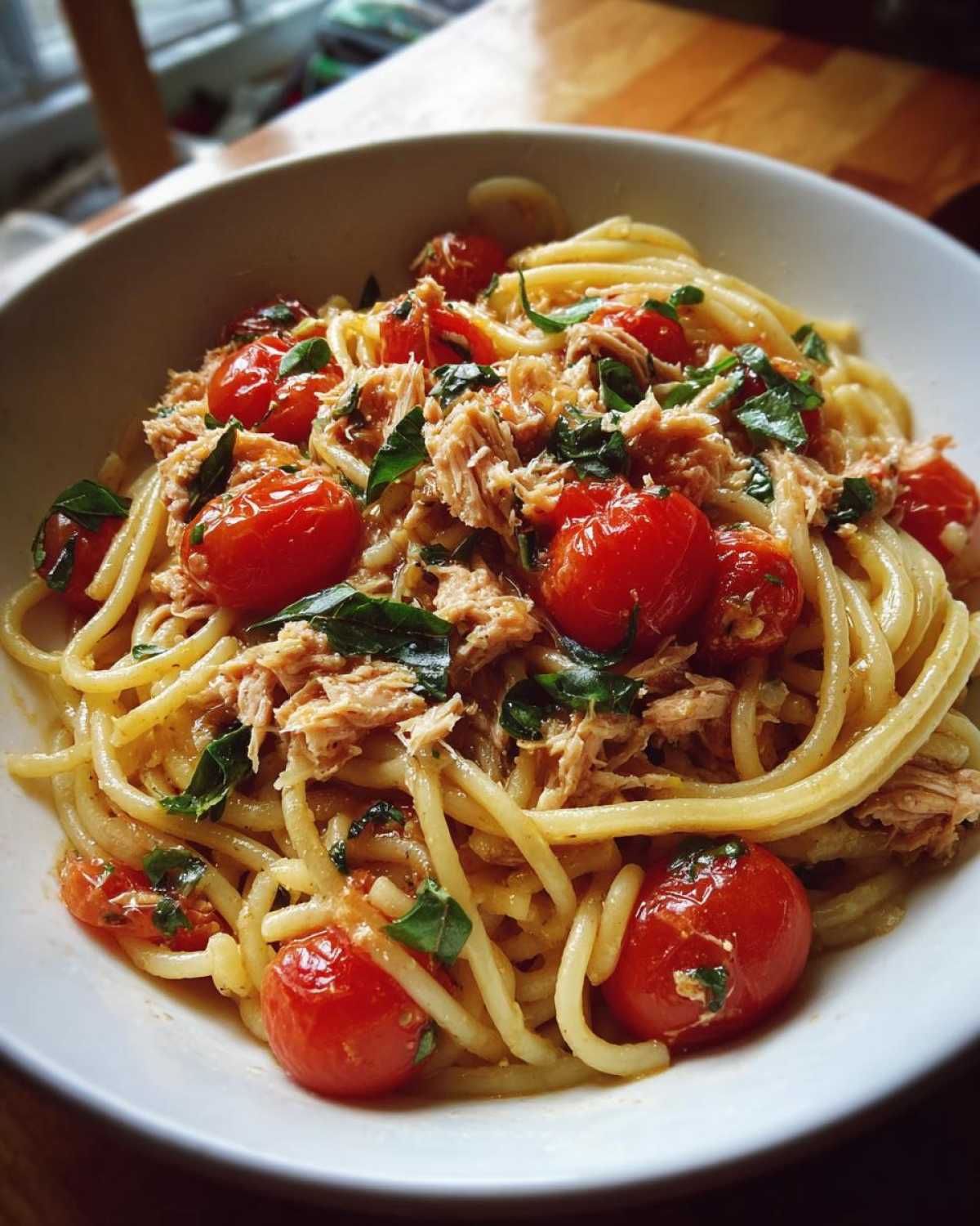 Tomato basil tuna pasta - detail 1