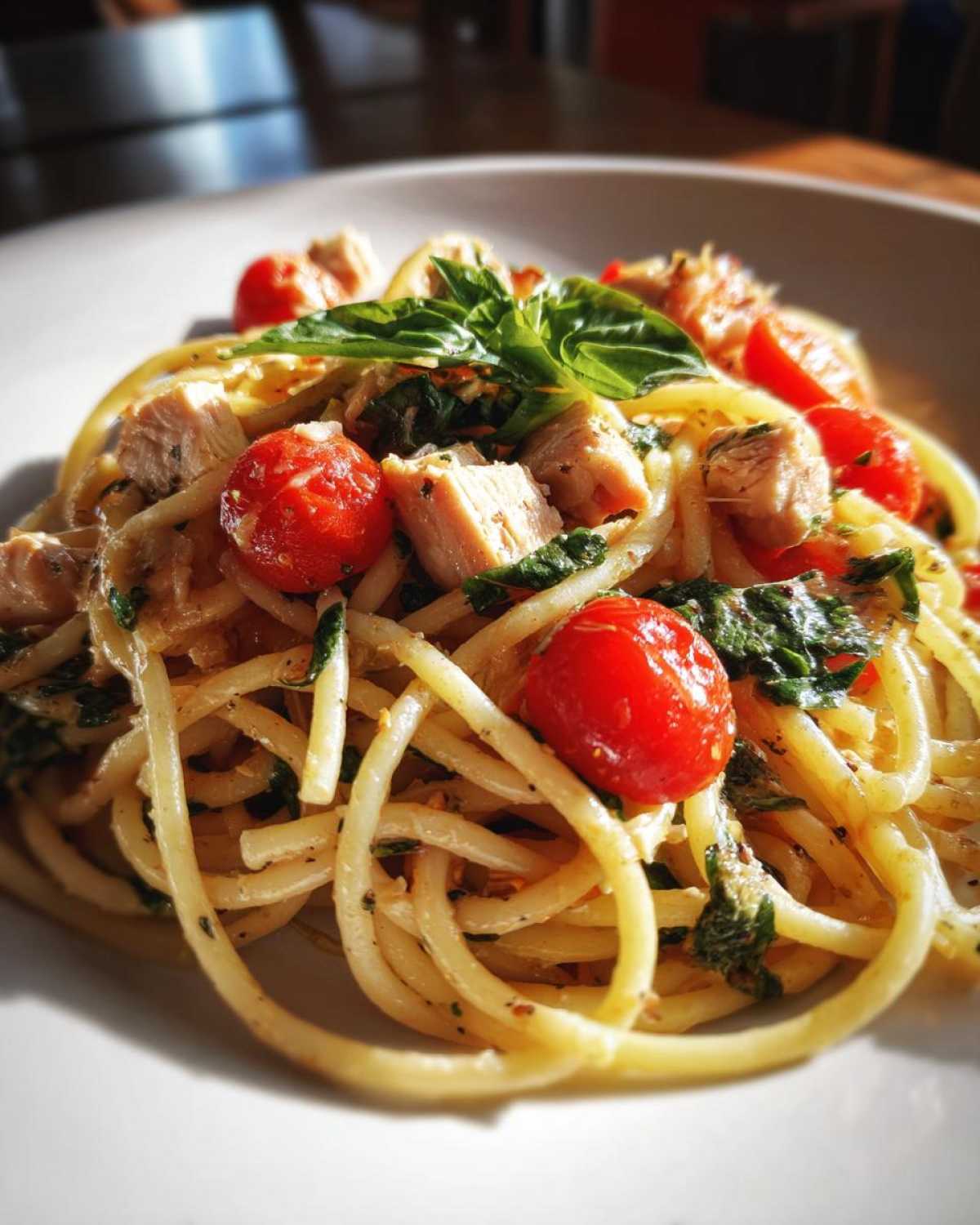 Tomato basil tuna pasta - detail 4