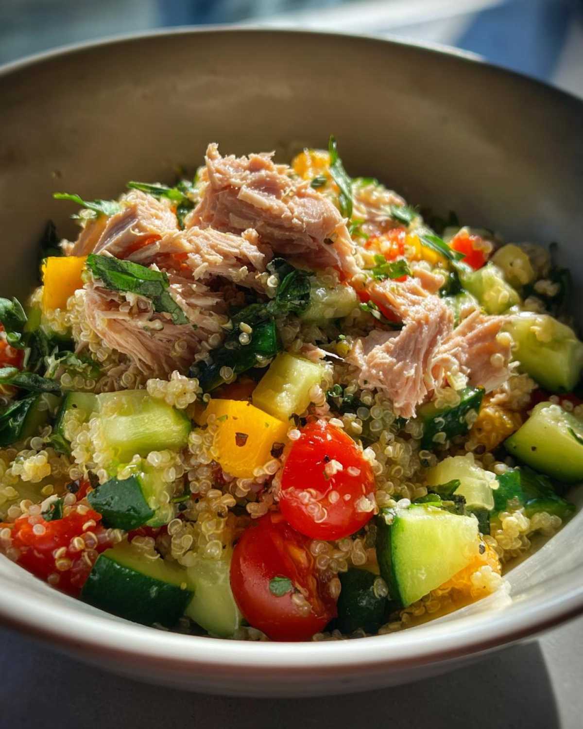 Tuna quinoa bowl - detail 2
