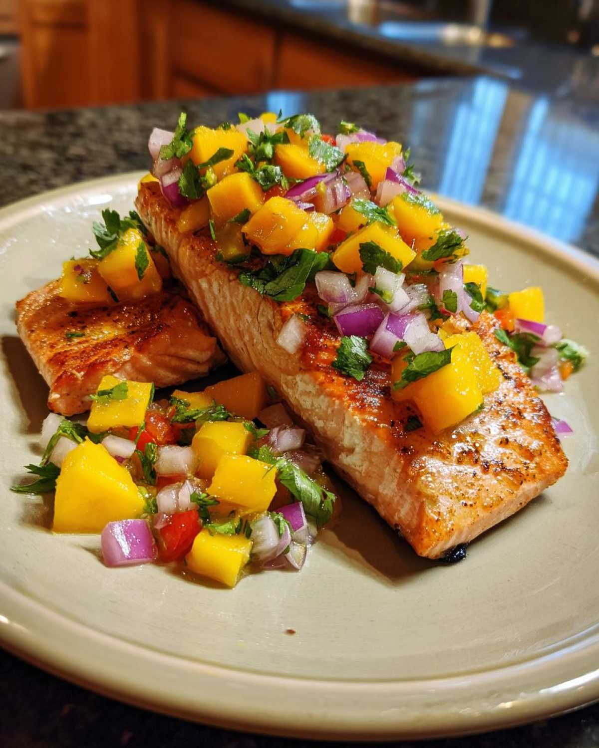 Grilled Salmon with Mango Salsa - detail 1