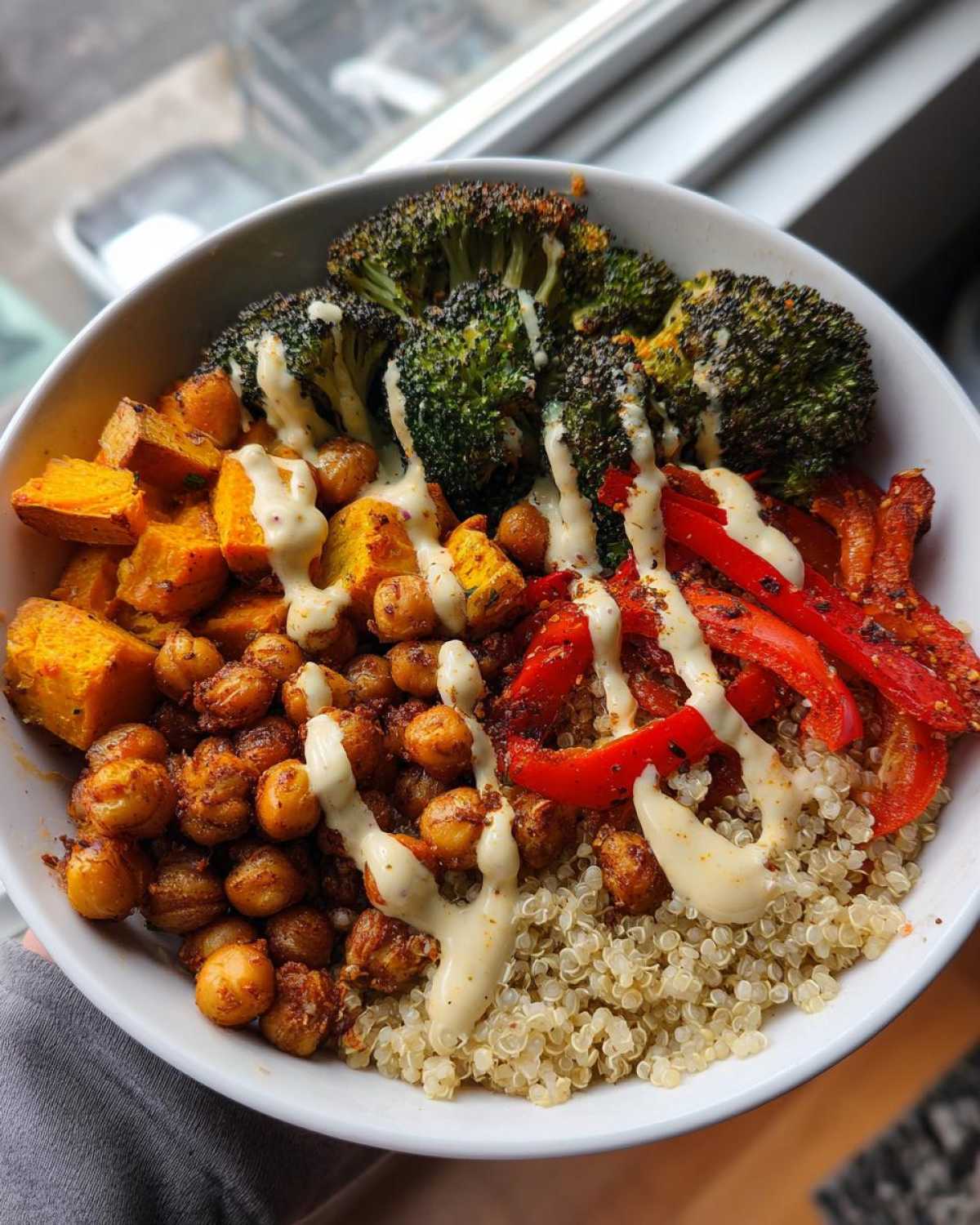 Roasted Chickpea and Veggie Buddha Bowl - detail 4