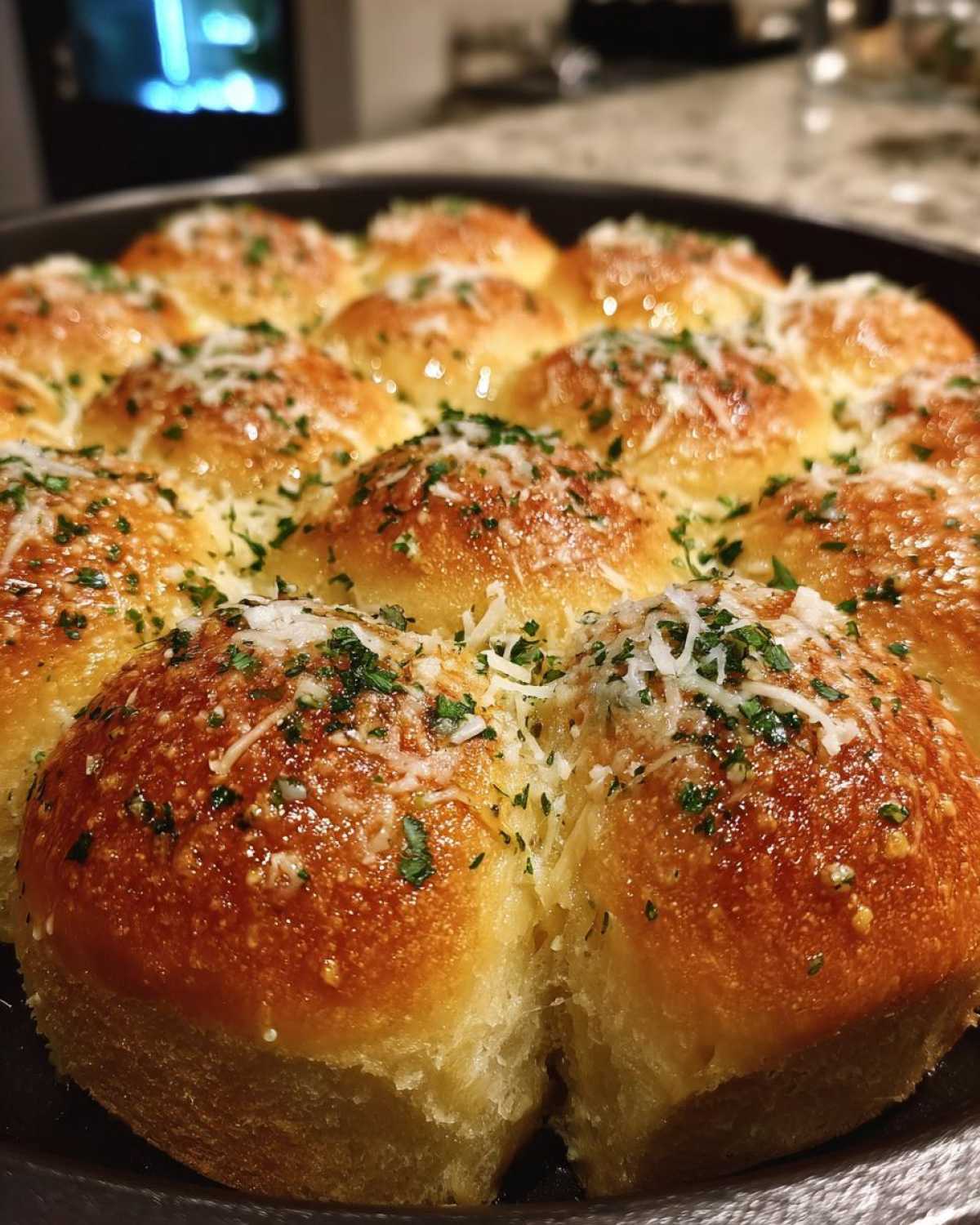 Garlic Parmesan Dinner Rolls - detail 2