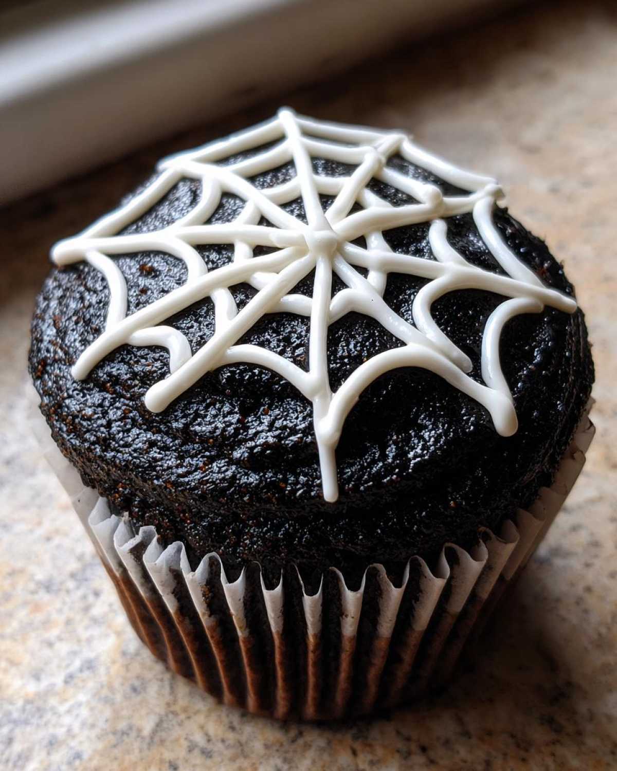 Spooky Spiderweb Cupcakes (Halloween Showstopper) - detail 2