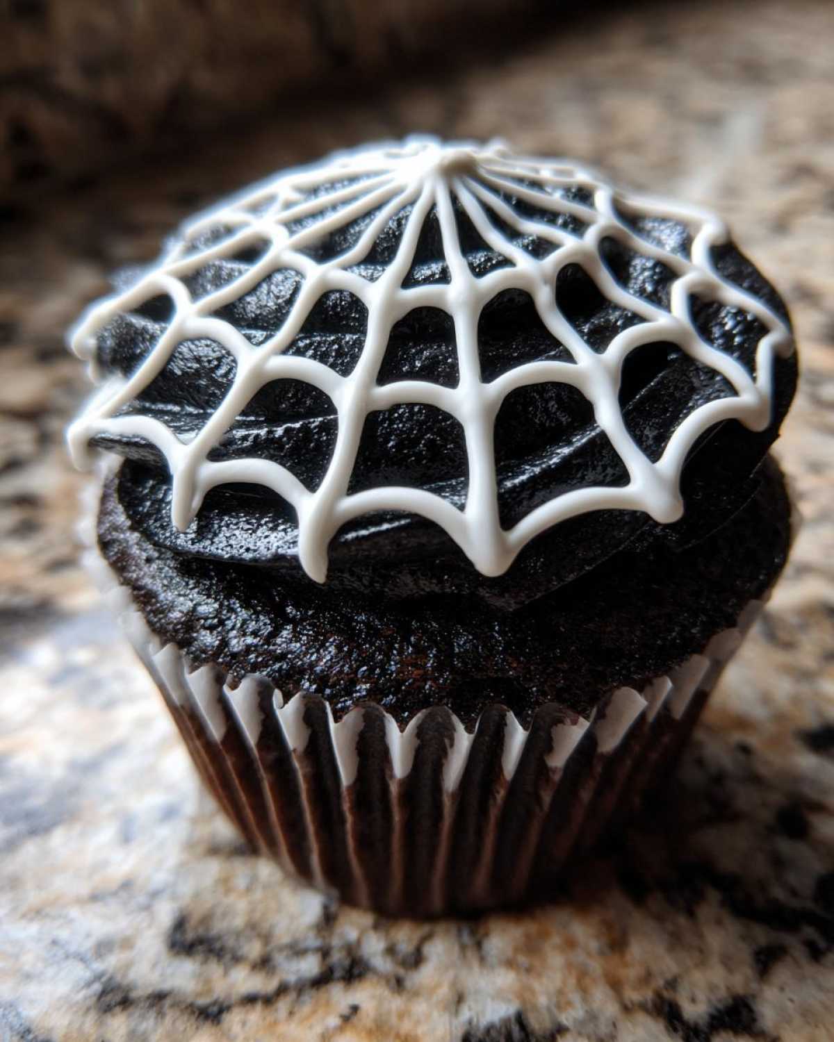 Spooky Spiderweb Cupcakes (Halloween Showstopper) - detail 3